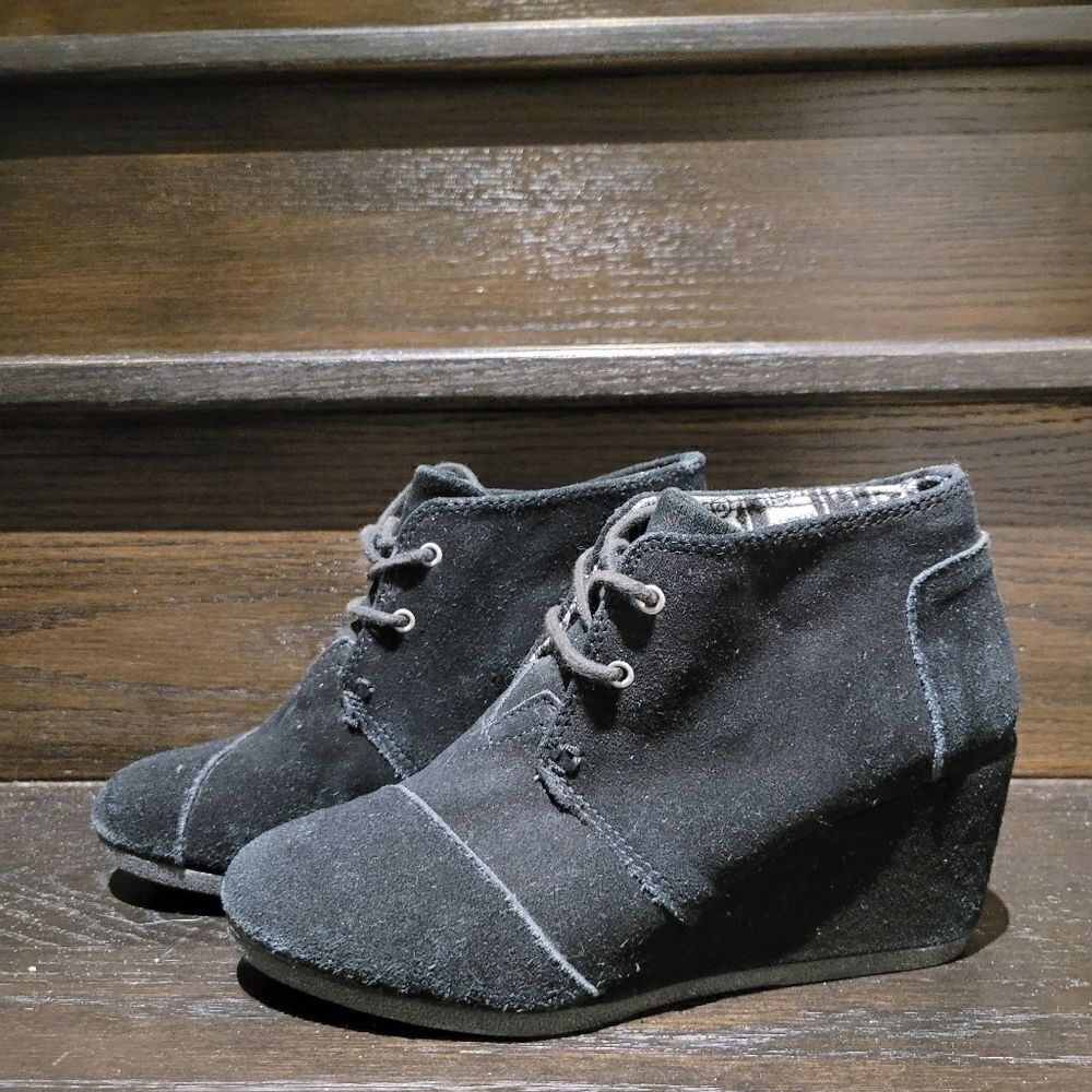 TOMS Black Leather Ankle Boots Shoes Size: 7US